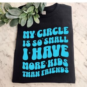 Mama shirt funny I have more kids than friends humor cute black and blue